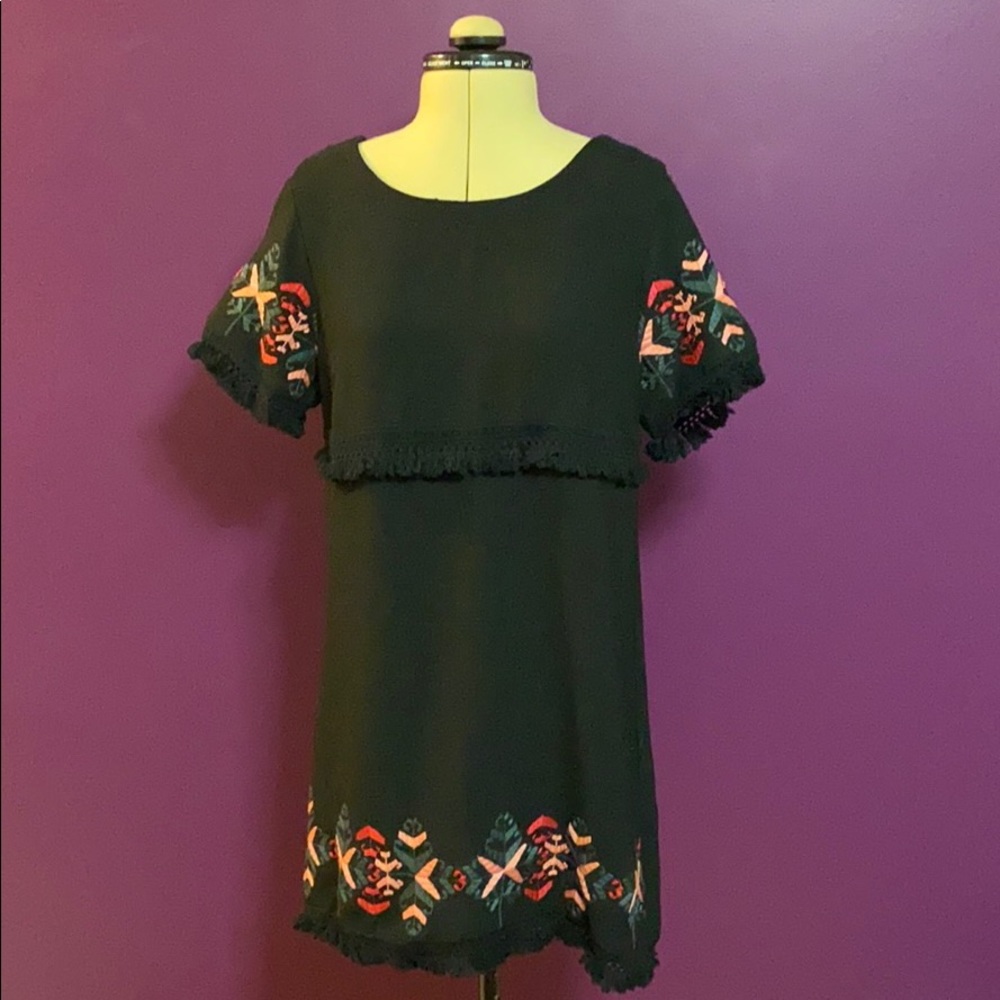 Design Lab Lord and Taylor black dress with flare
